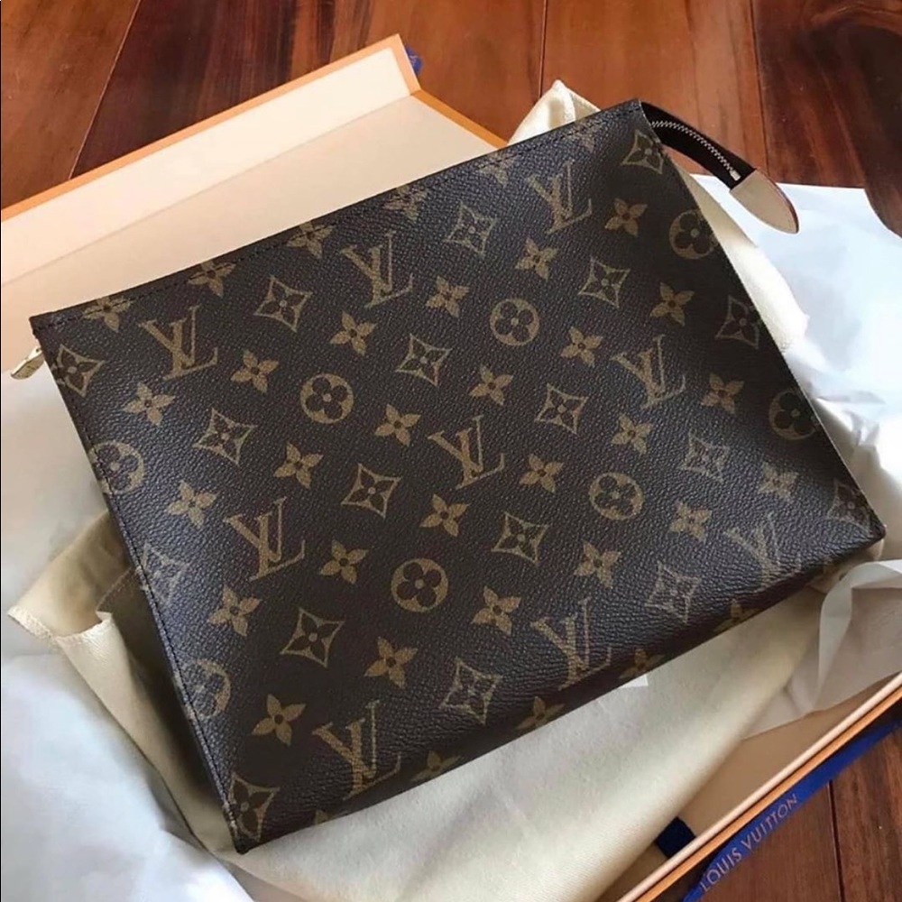 SOLD Vuitton Toiletry 26 in monogram./brand new - Picture 3 of 3
